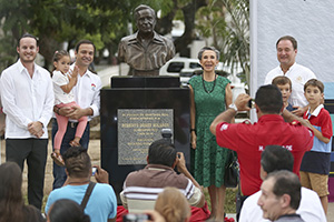 Develacion de busto CHESPIRITO