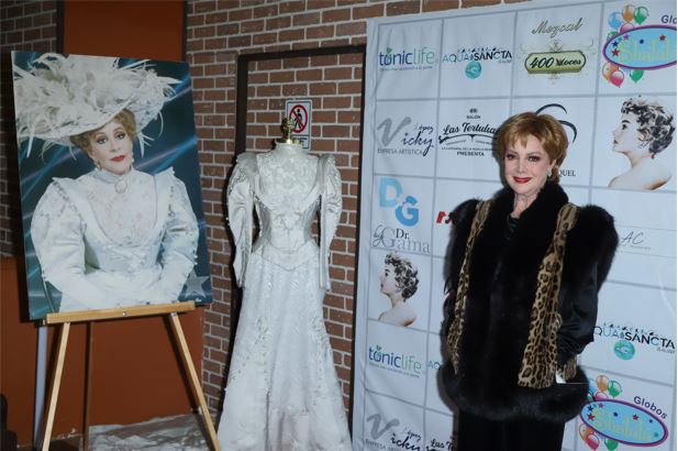 Alfombra roja, medalla Silvia Pinal